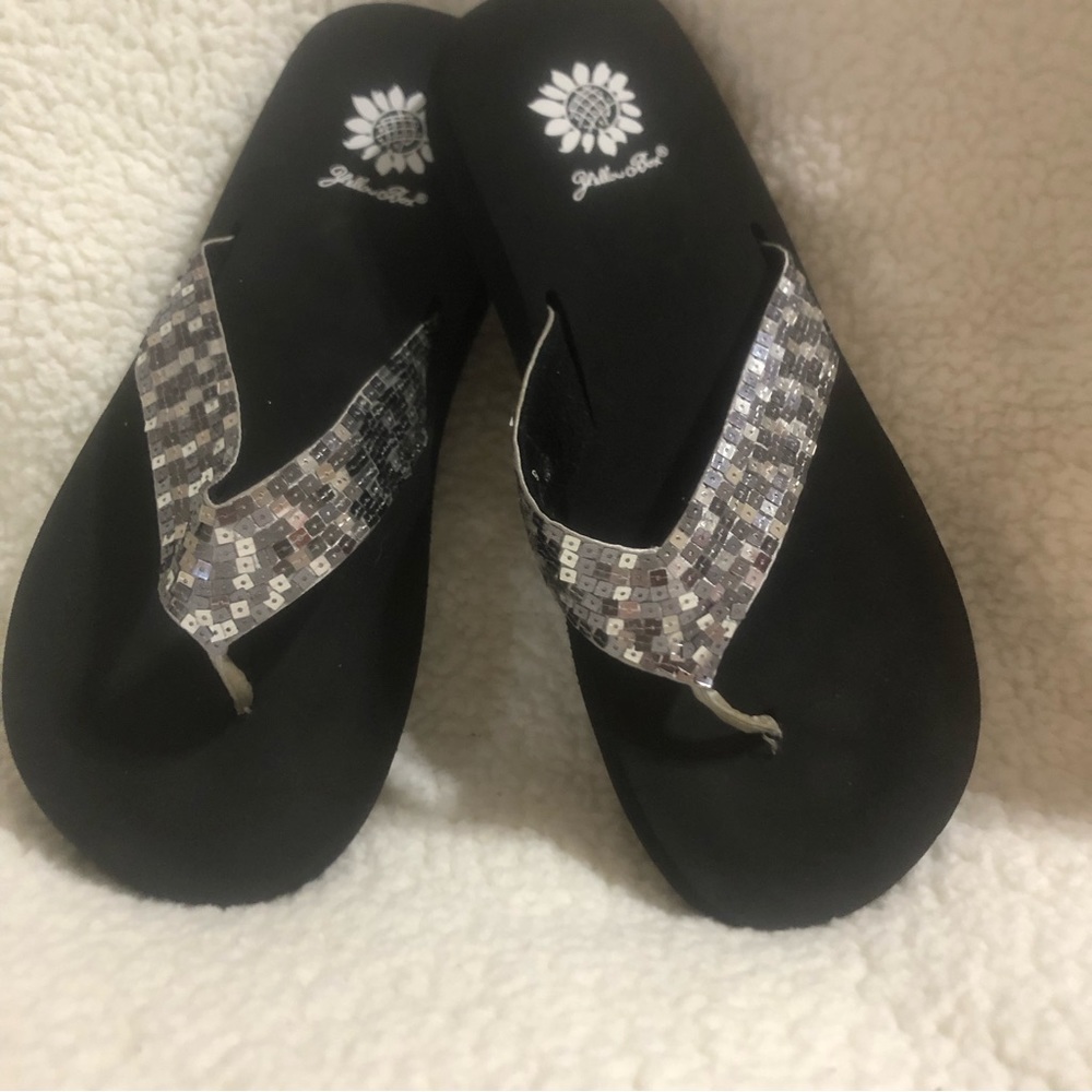 Yellow Box Silver Sparkle Sandals Flip Flops Size 9
